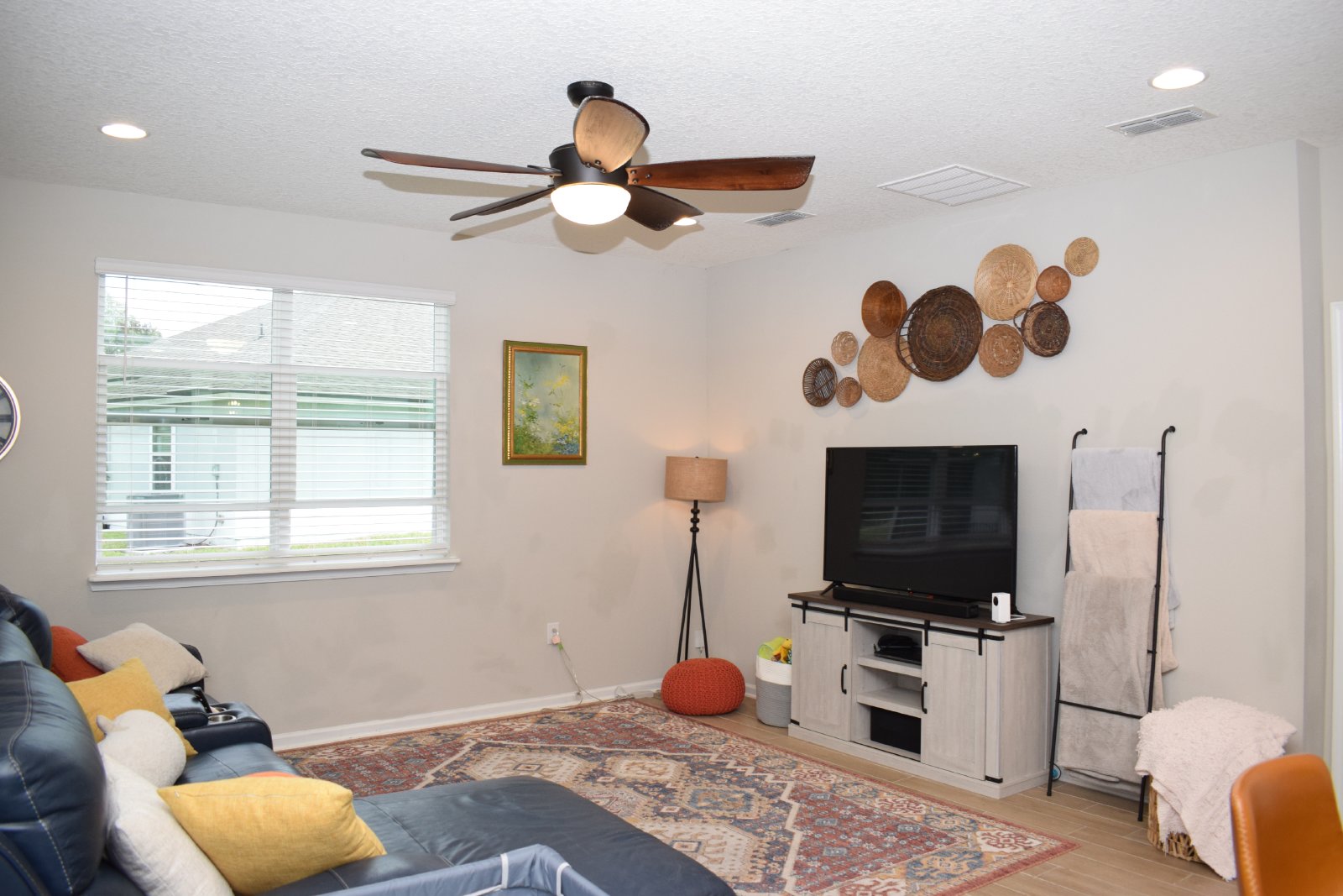 4 bedrooms 2.5 Baths - Alta Lakes - Easy commute Mayport- NAS - Kings Bay property image