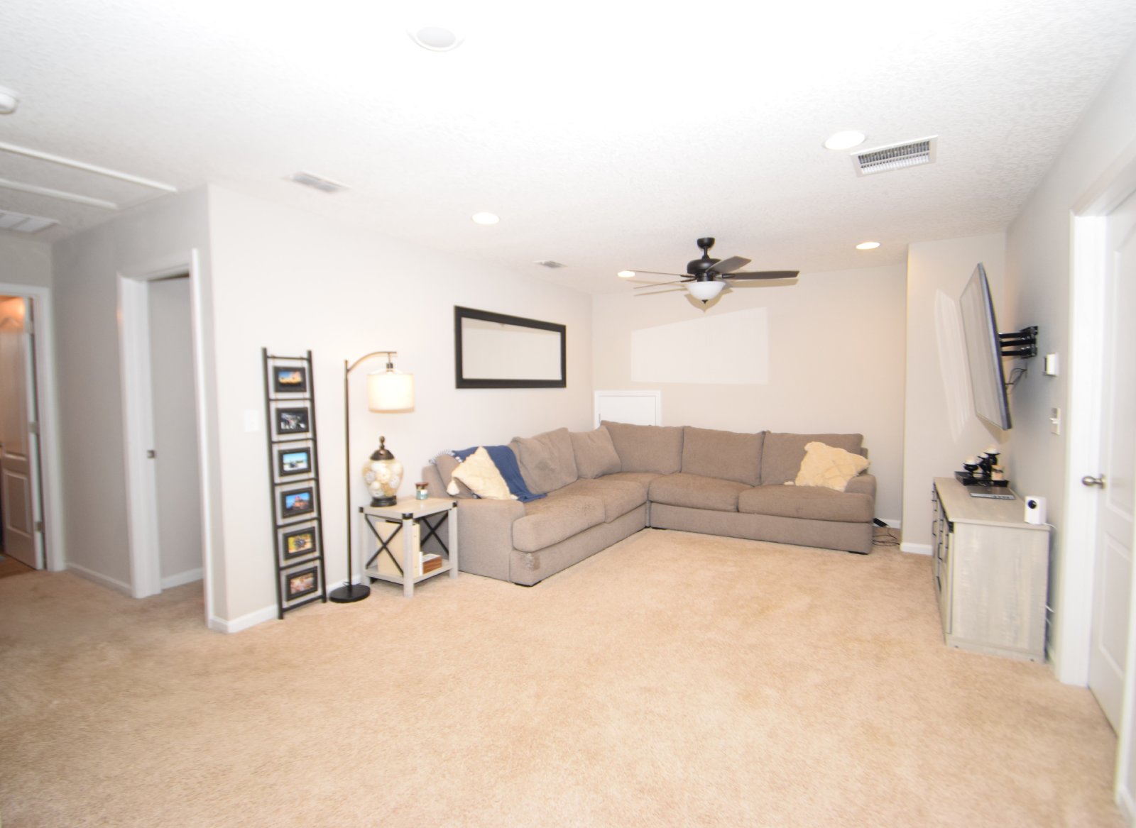 4 bedrooms 2.5 Baths - Alta Lakes - Easy commute Mayport- NAS - Kings Bay property image