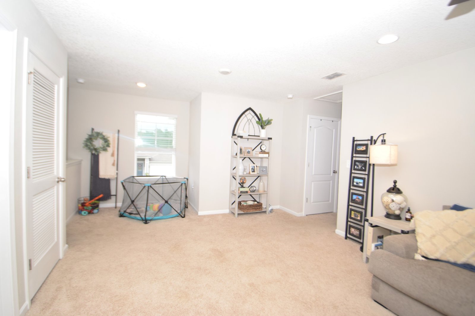 4 bedrooms 2.5 Baths - Alta Lakes - Easy commute Mayport- NAS - Kings Bay property image