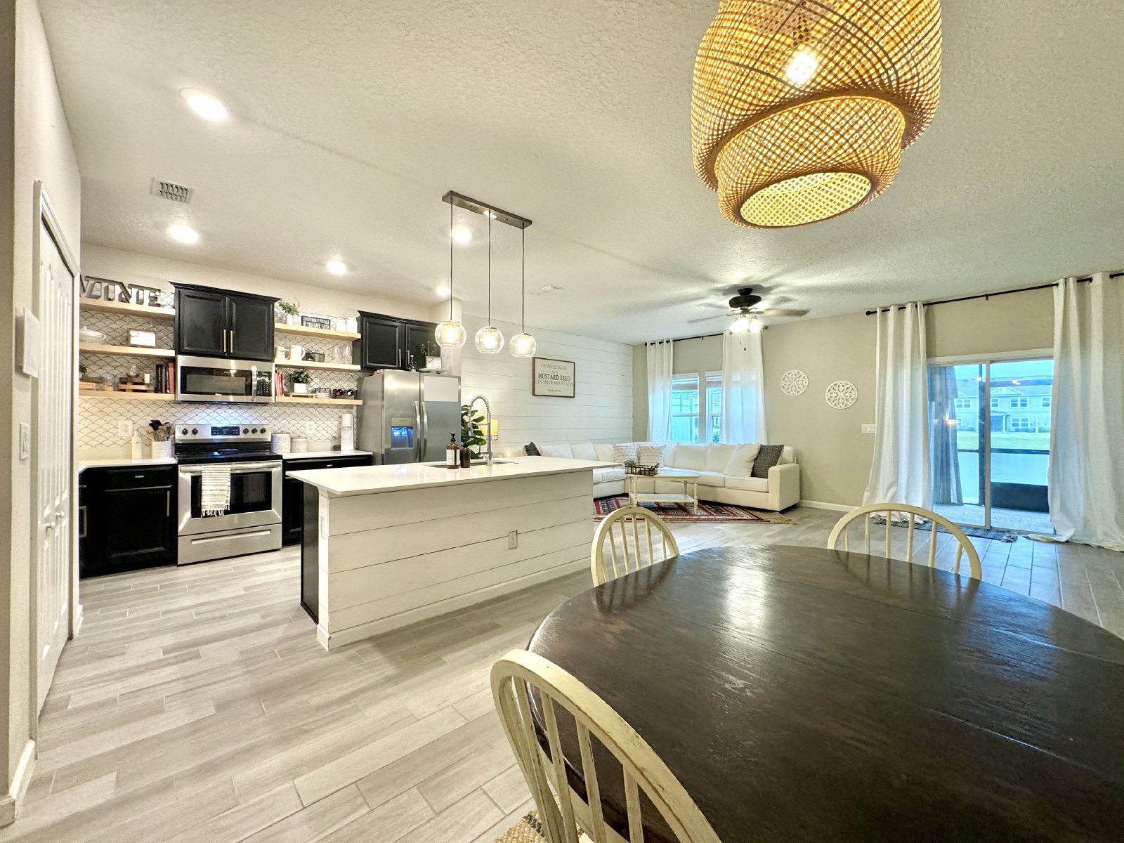 Beautiful Townhome in a perfect location property image