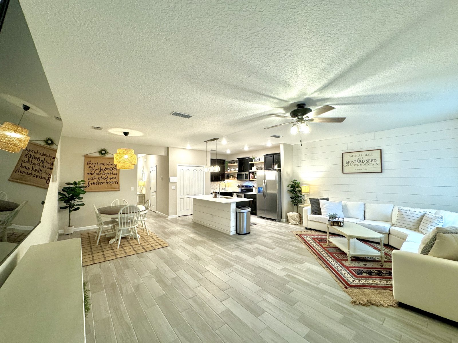 Beautiful Townhome in a perfect location property image