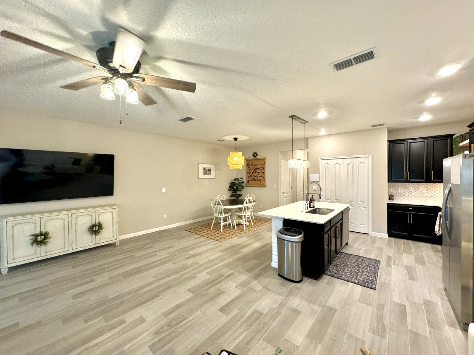 Beautiful Townhome in a perfect location property image