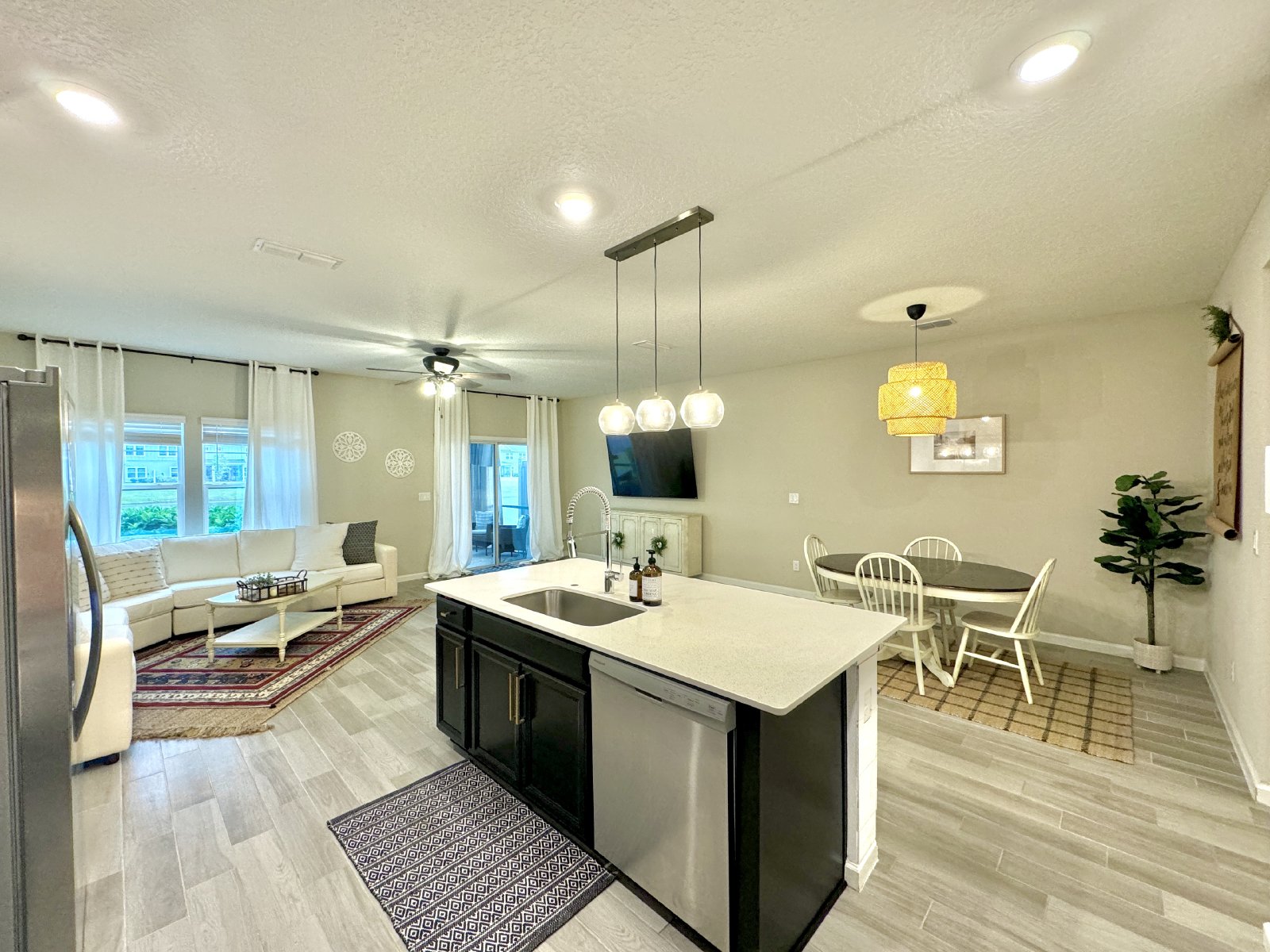 Beautiful Townhome in a perfect location property image