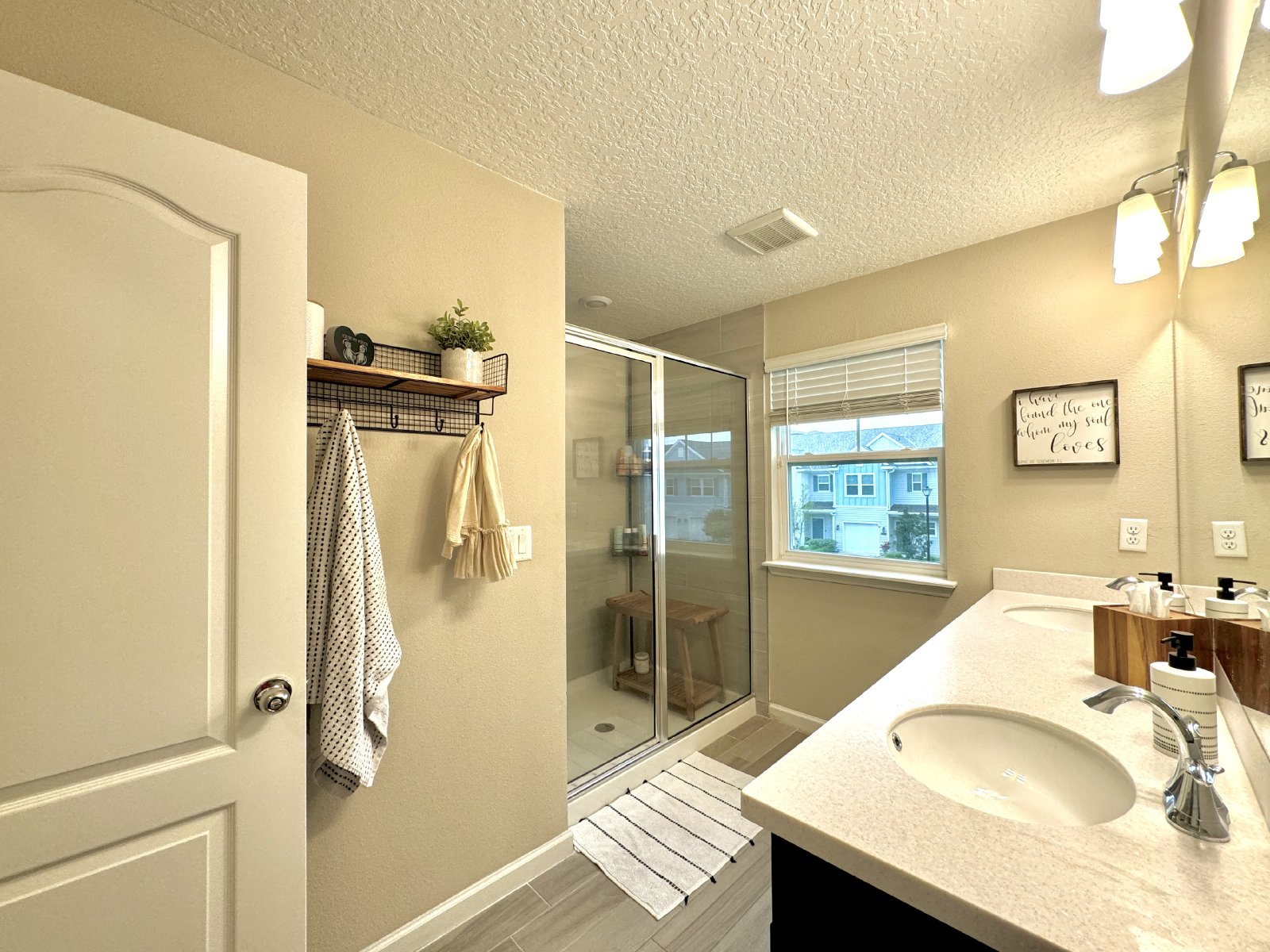 Beautiful Townhome in a perfect location property image