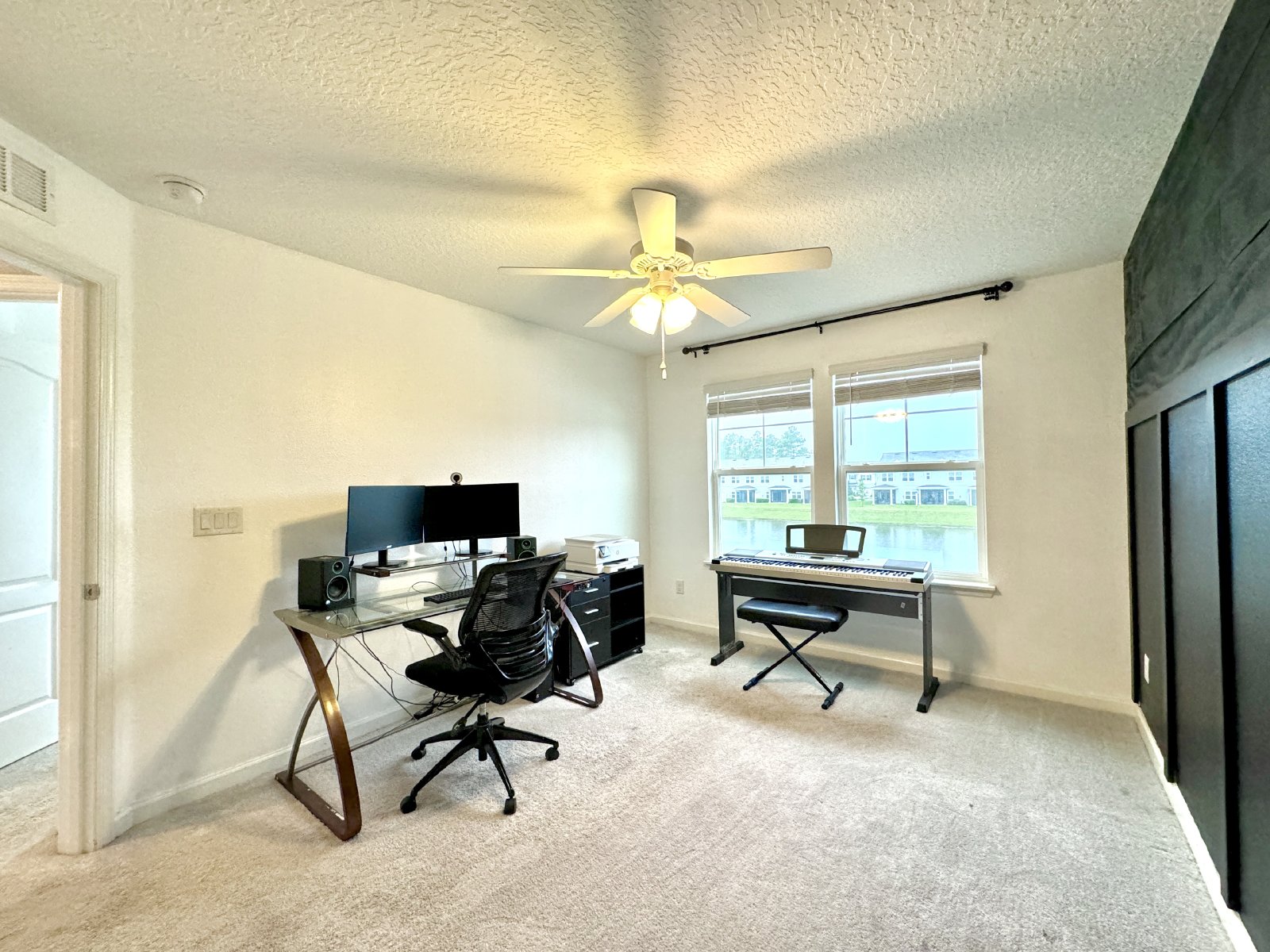 Beautiful Townhome in a perfect location property image