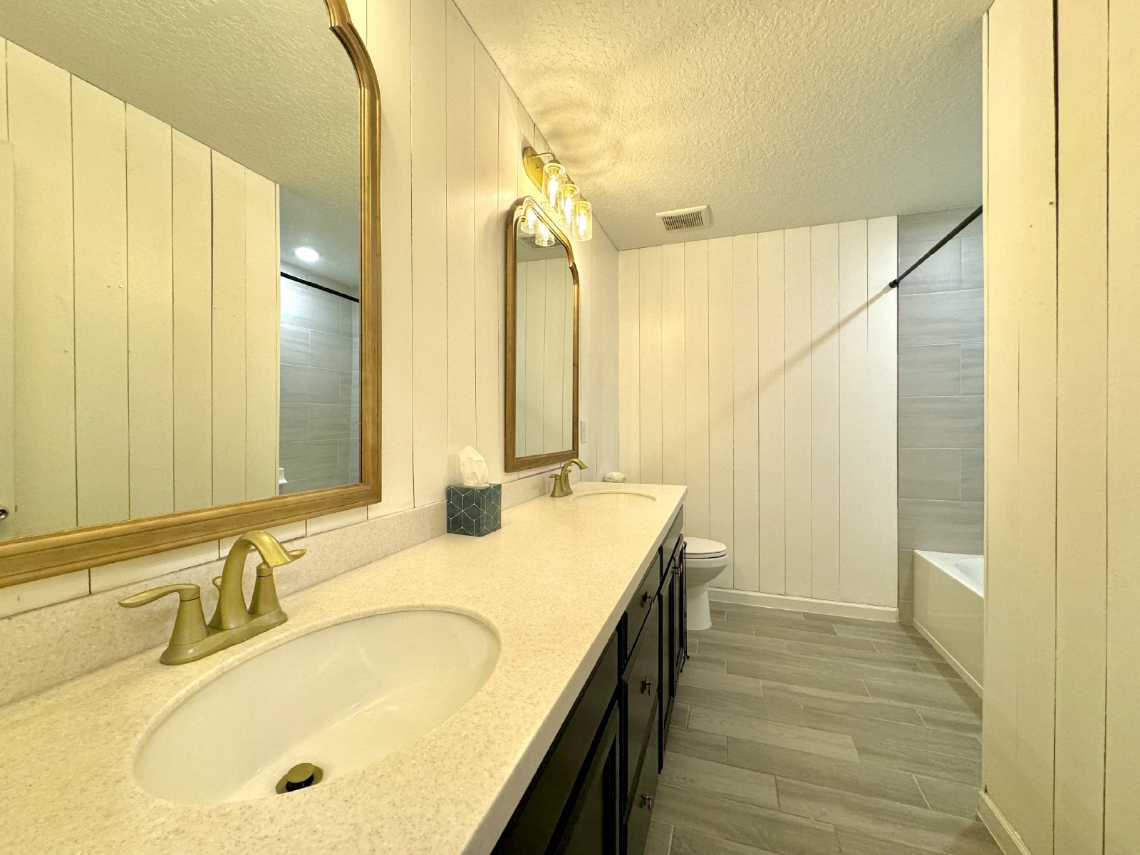 Beautiful Townhome in a perfect location property image