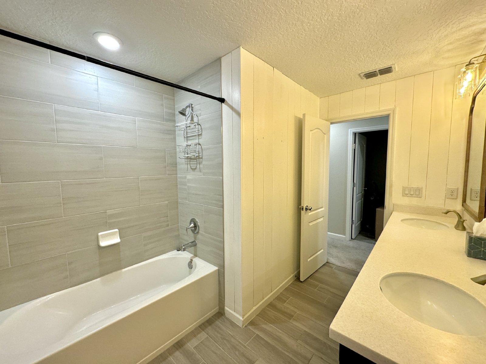 Beautiful Townhome in a perfect location property image