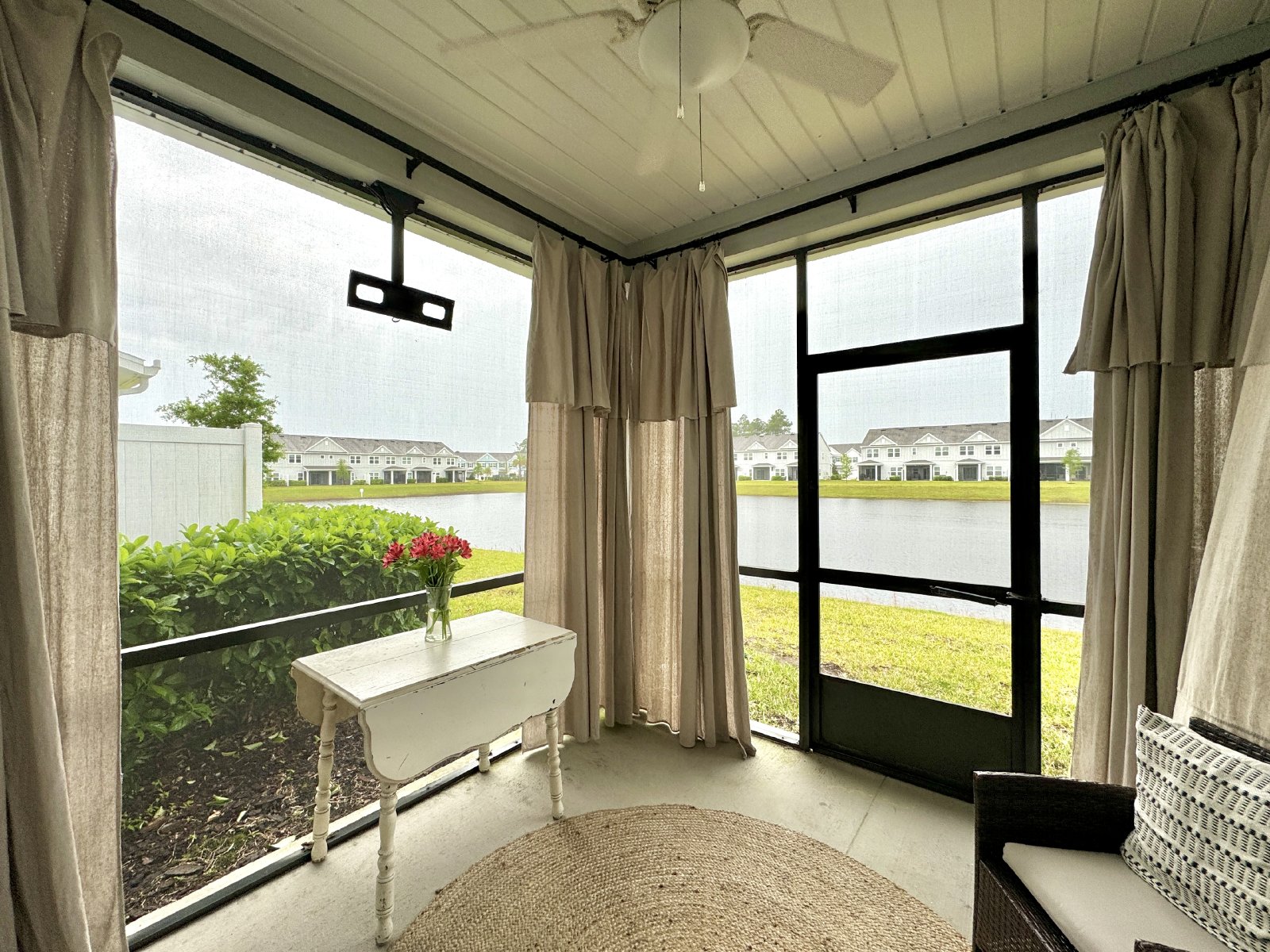 Beautiful Townhome in a perfect location property image