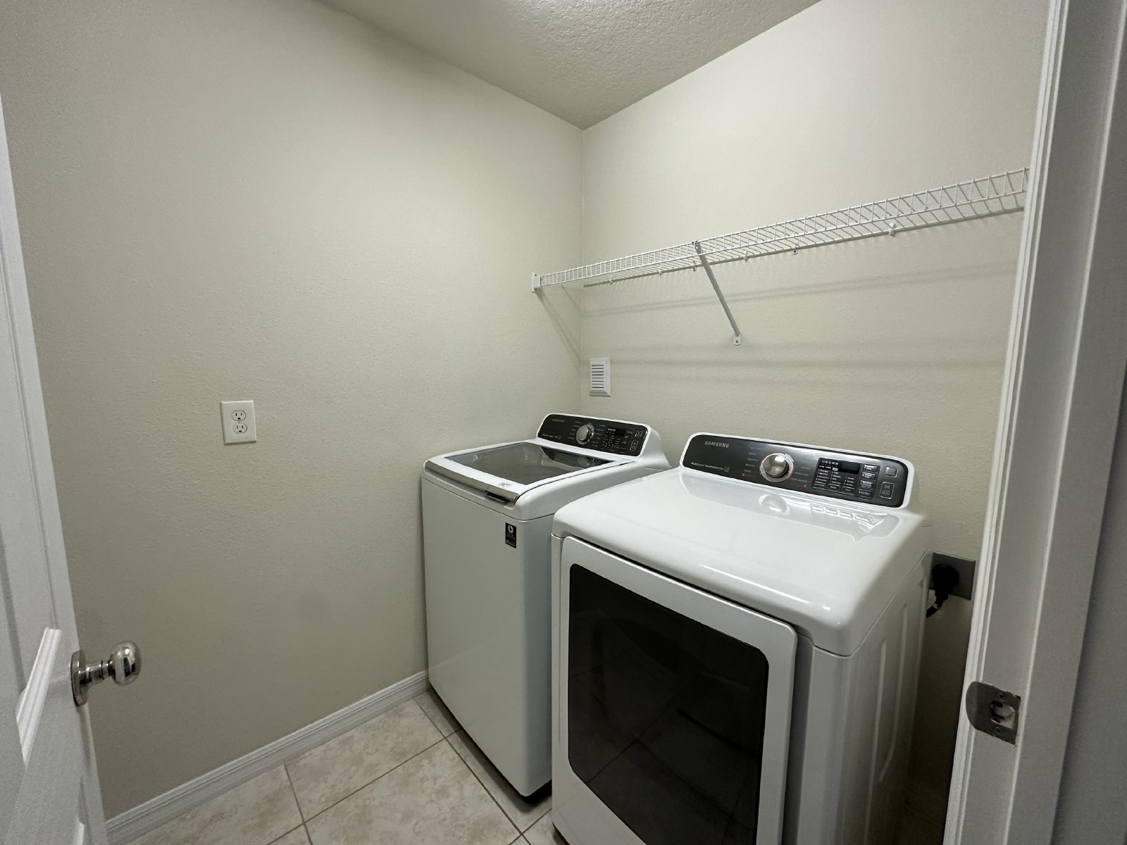 Lovely Bartram Townhome with 2 Car Garage property image