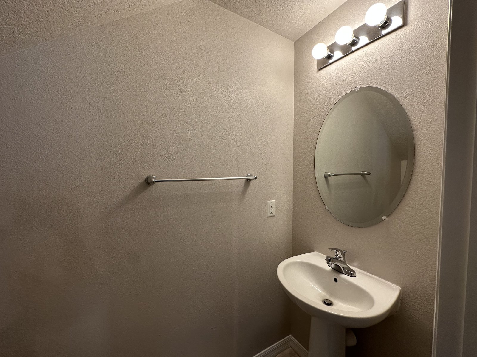 Lovely Bartram Townhome with 2 Car Garage property image