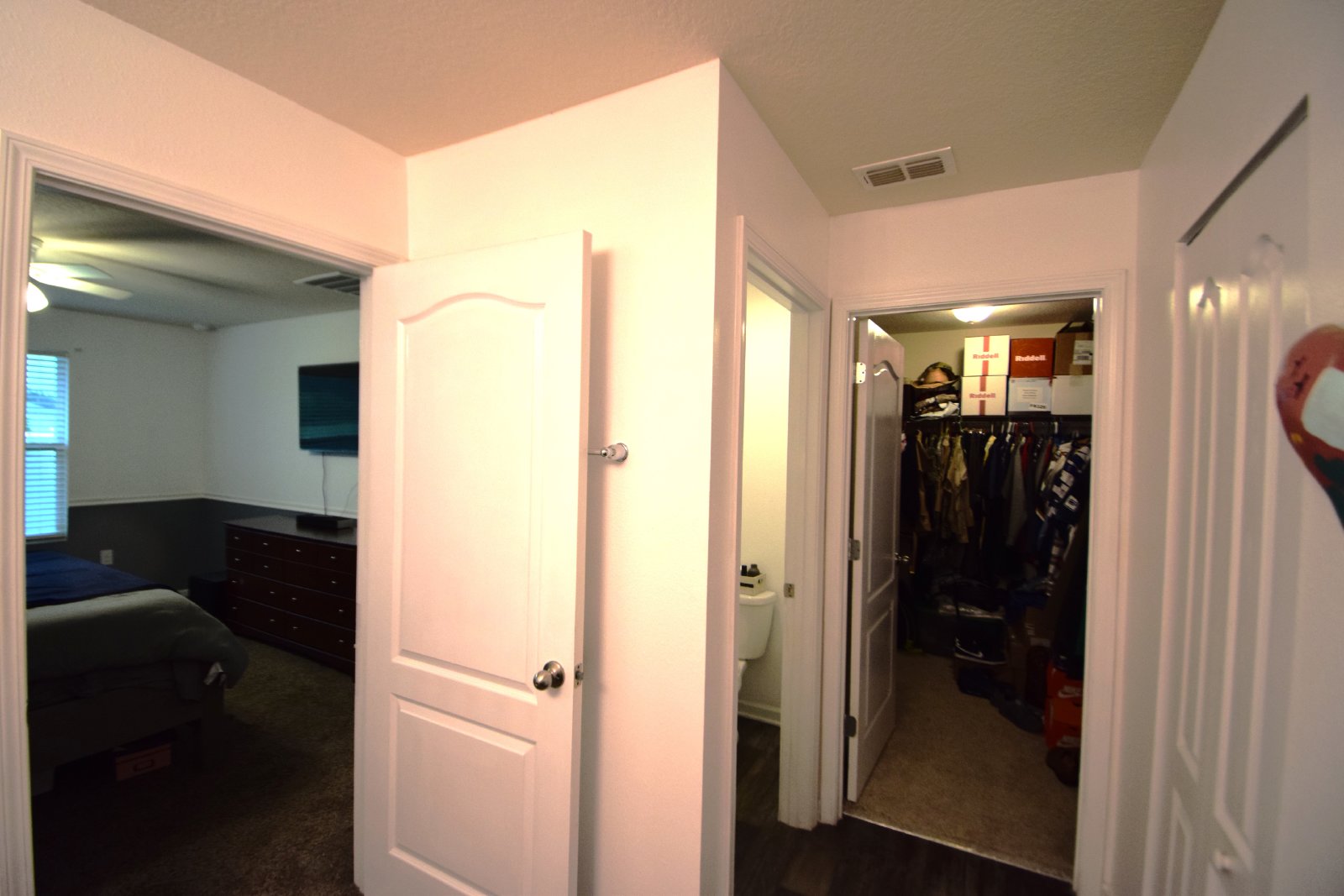 Lake Front 4 beds/2 bath at Alta Lakes- Near Airport- Easy Commute to Mayport- NAS Jax- Kingsbay Naval Station property image