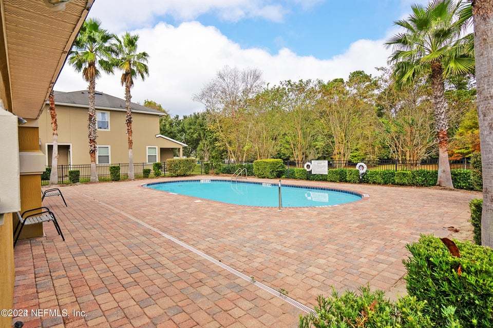 Large townhome in great location property image