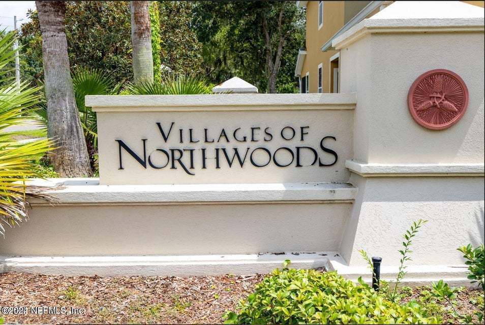 Large townhome in great location property image