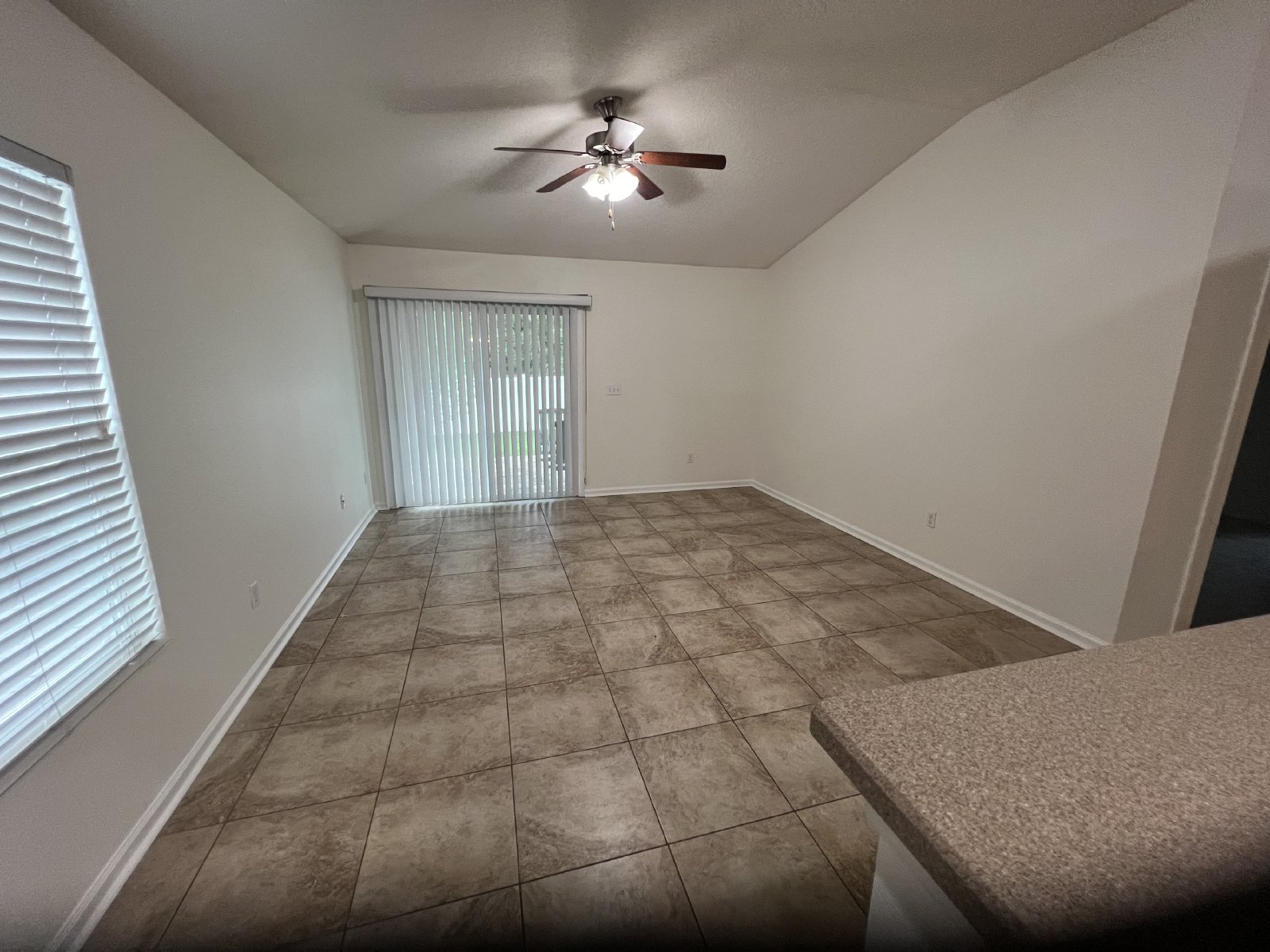Great 3 bed 2 bath home in family friendly community property image