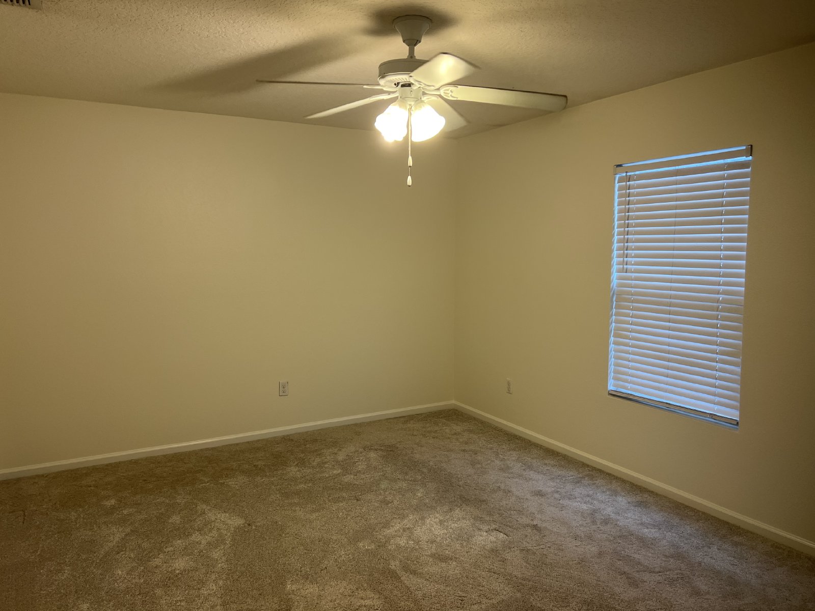 Great 3 bed 2 bath home in family friendly community property image