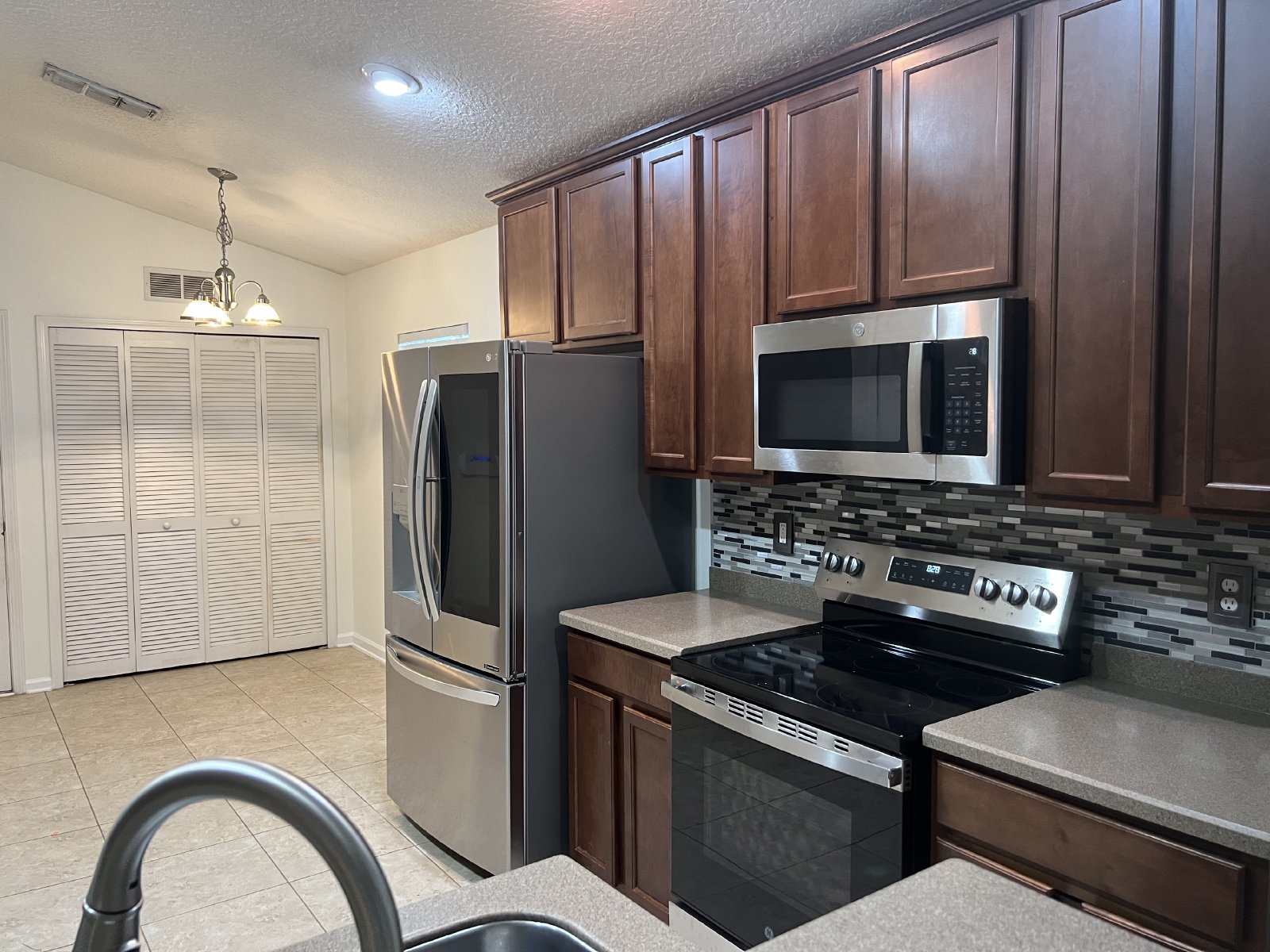 Great 3 bed 2 bath home in family friendly community property image