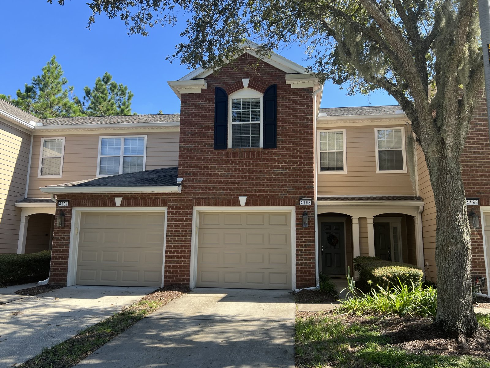 Charming 3-Bedroom Townhome with Hardwood Floors and Community Amenities Near St. Johns Town Center property image