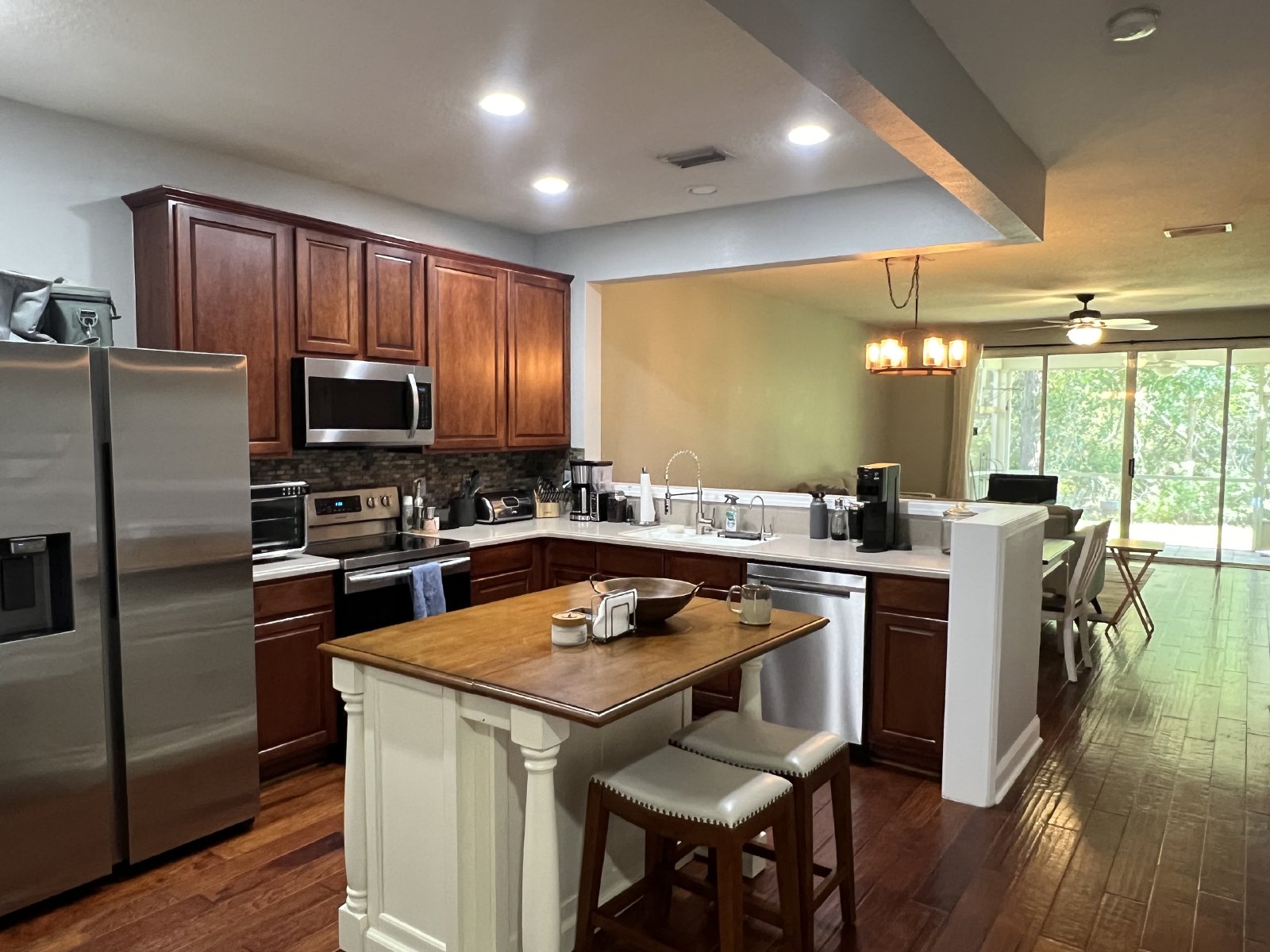 Charming 3-Bedroom Townhome with Hardwood Floors and Community Amenities Near St. Johns Town Center property image