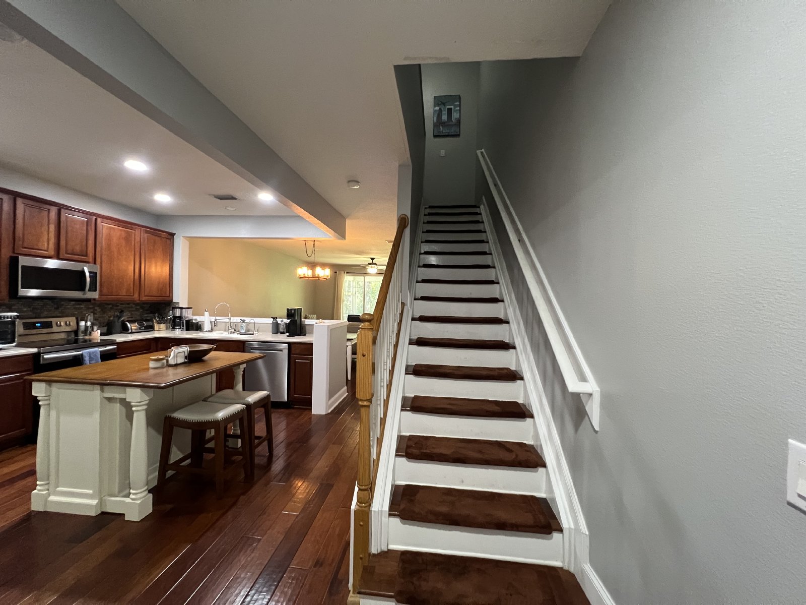 Charming 3-Bedroom Townhome with Hardwood Floors and Community Amenities Near St. Johns Town Center property image