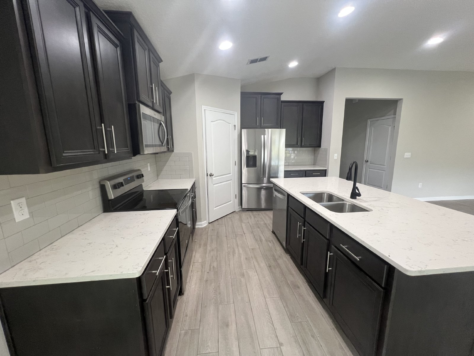 Great newer 3 bed/ 2 bath home in gated community property image
