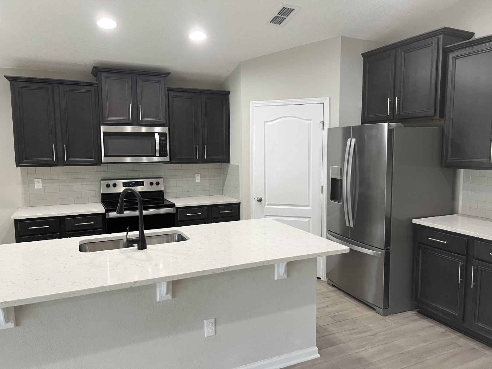 Great newer 3 bed/ 2 bath home in gated community property image