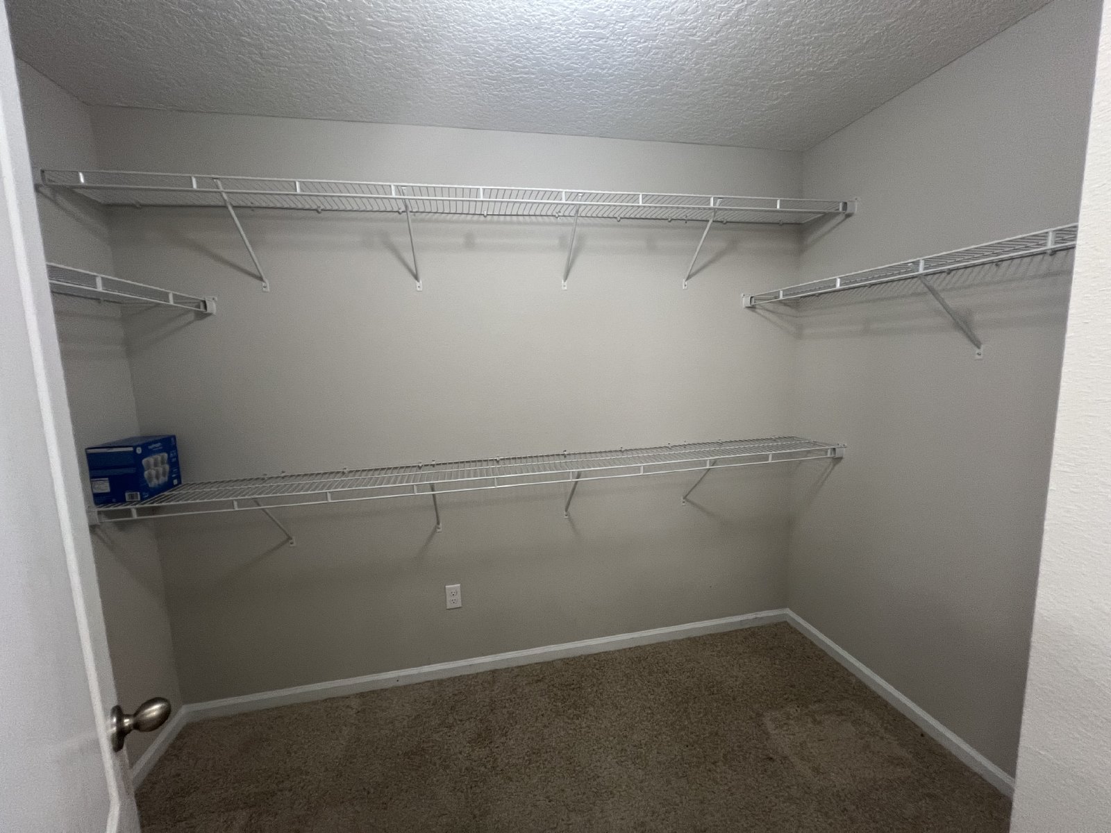 Great newer 3 bed/ 2 bath home in gated community property image
