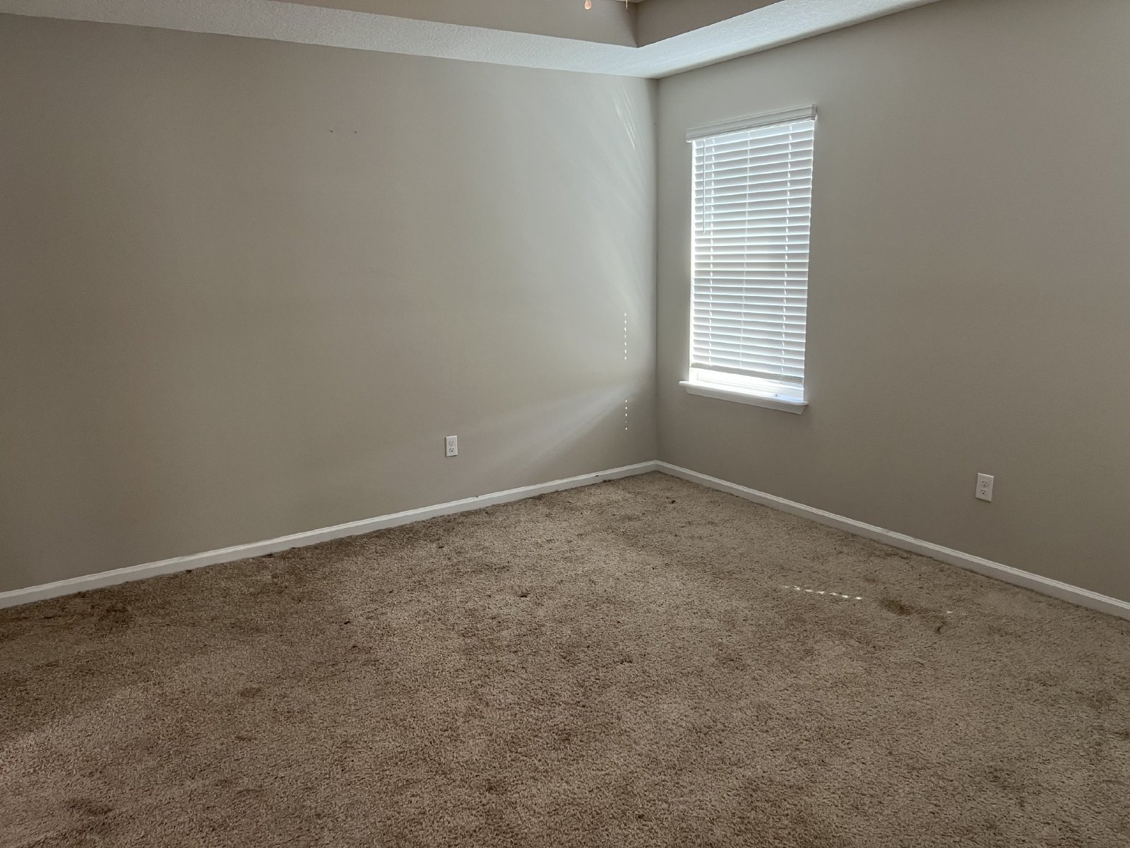 Great newer 3 bed/ 2 bath home in gated community property image