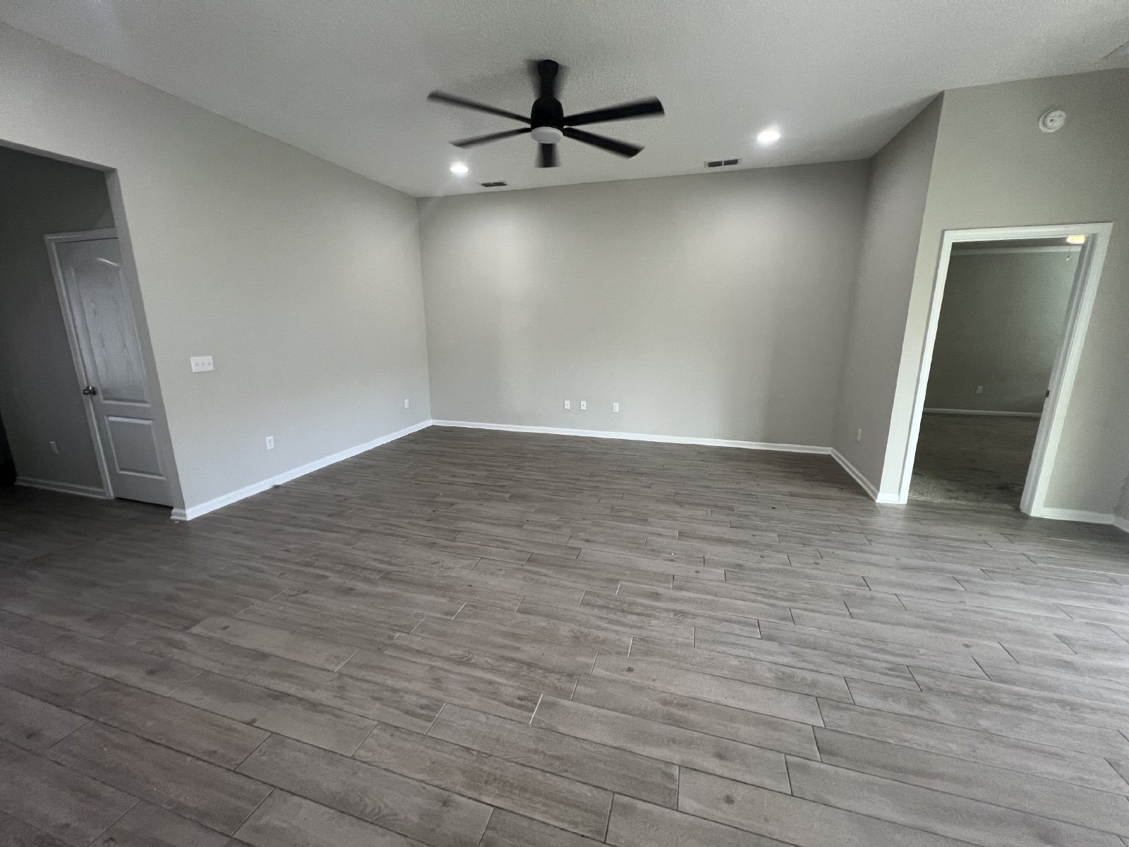 Great newer 3 bed/ 2 bath home in gated community property image