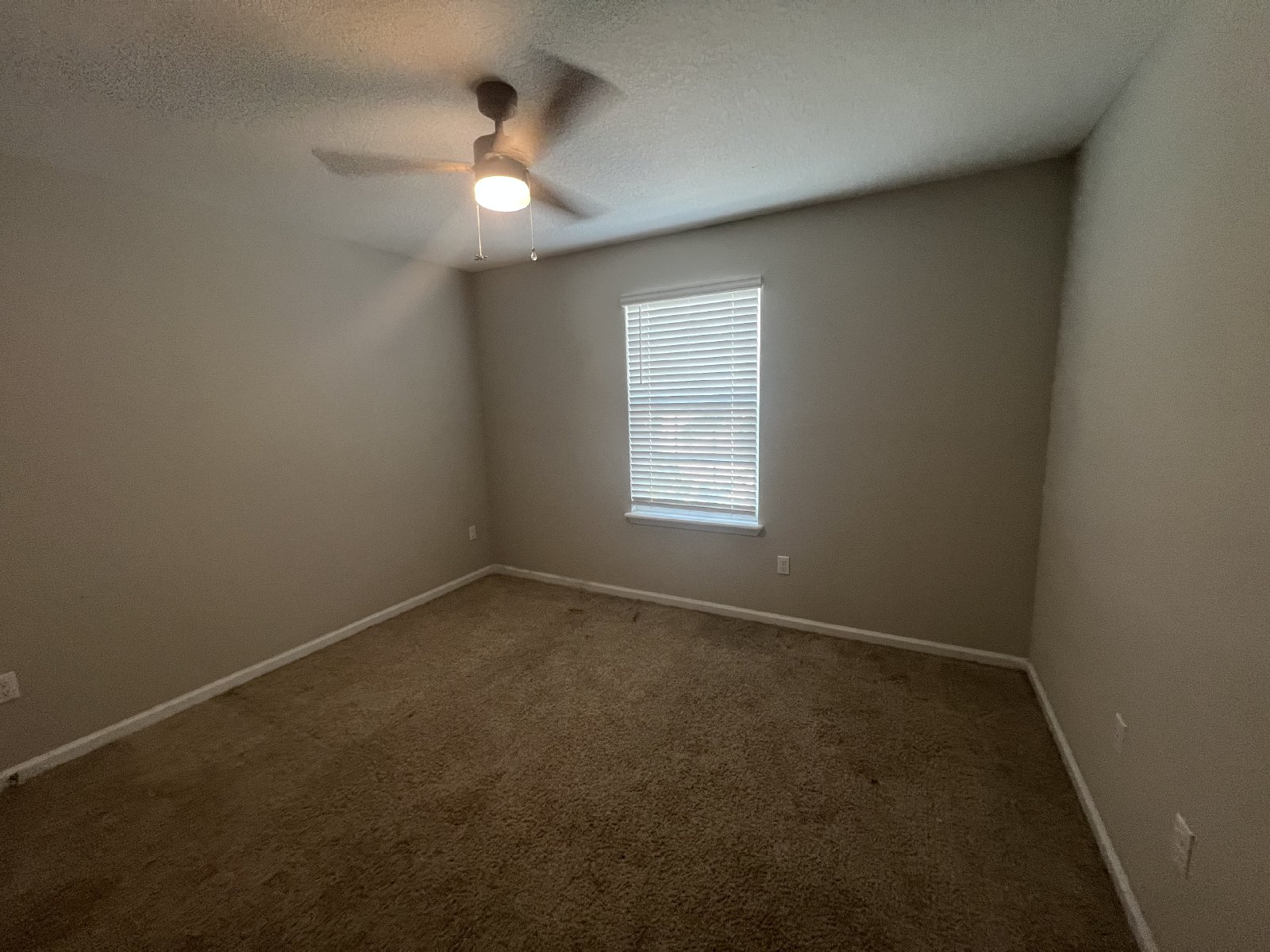 Great newer 3 bed/ 2 bath home in gated community property image