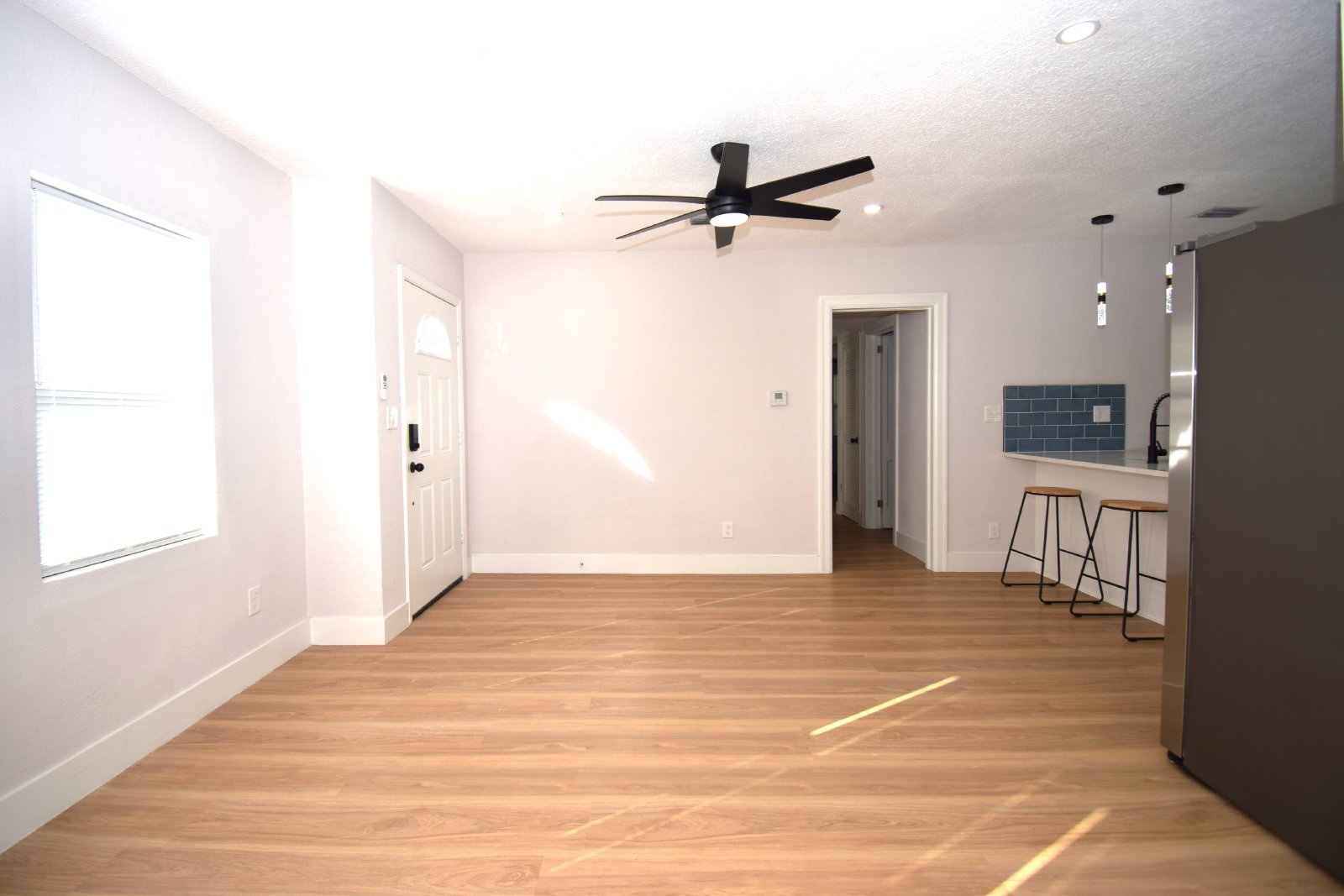 Renovated 3/2 Cozy home with Fenced Yard property image
