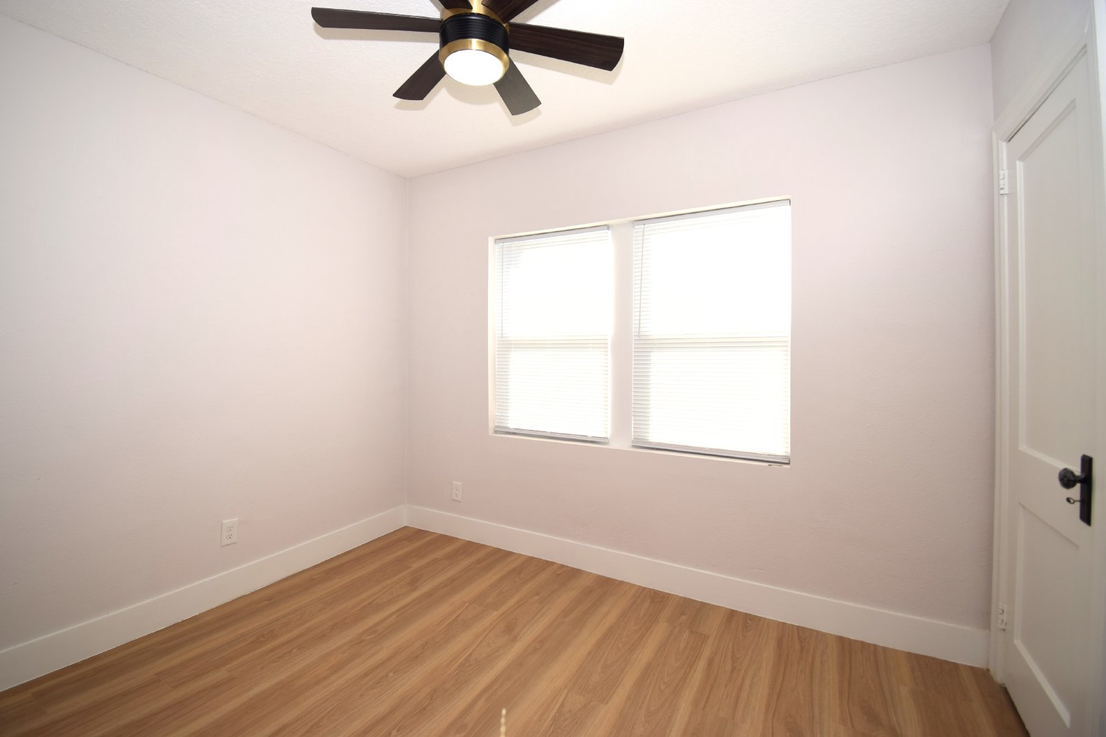 Renovated 3/2 Cozy home with Fenced Yard property image