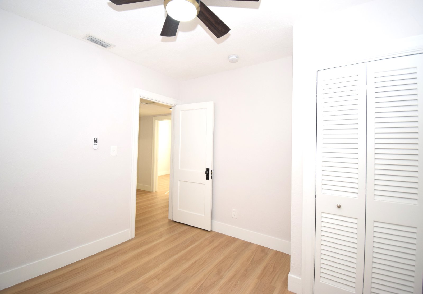 Renovated 3/2 Cozy home with Fenced Yard property image