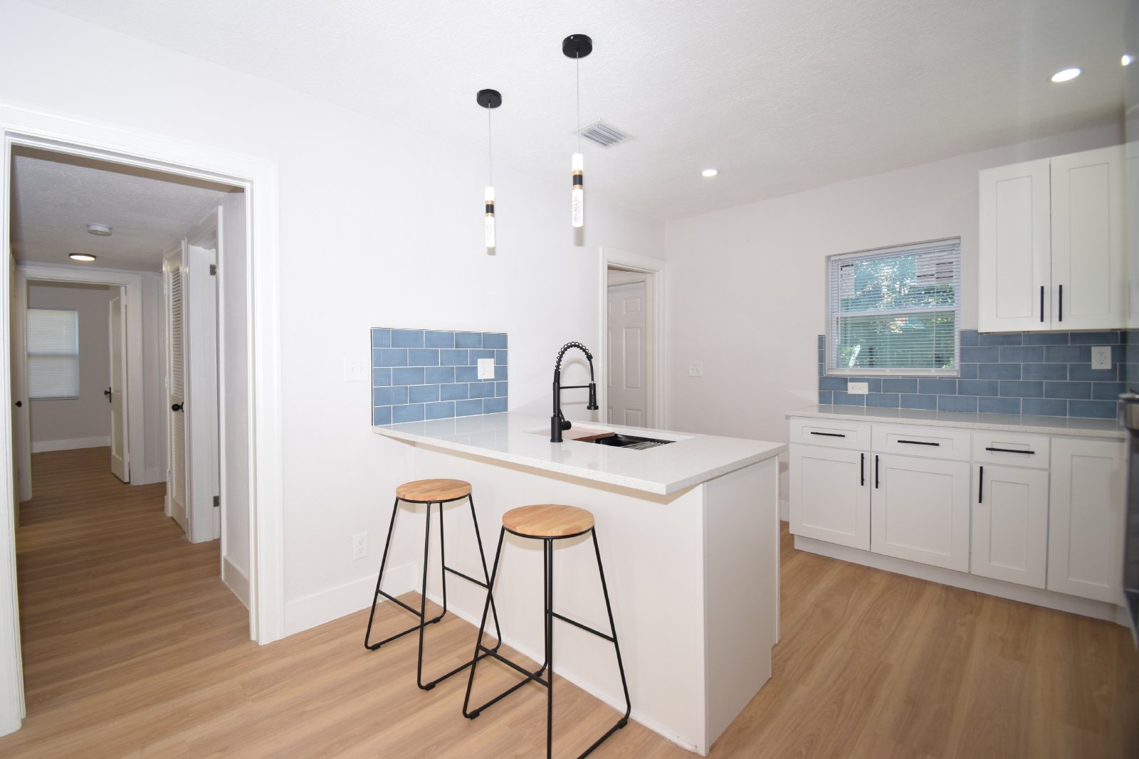 Renovated 3/2 Cozy home with Fenced Yard property image