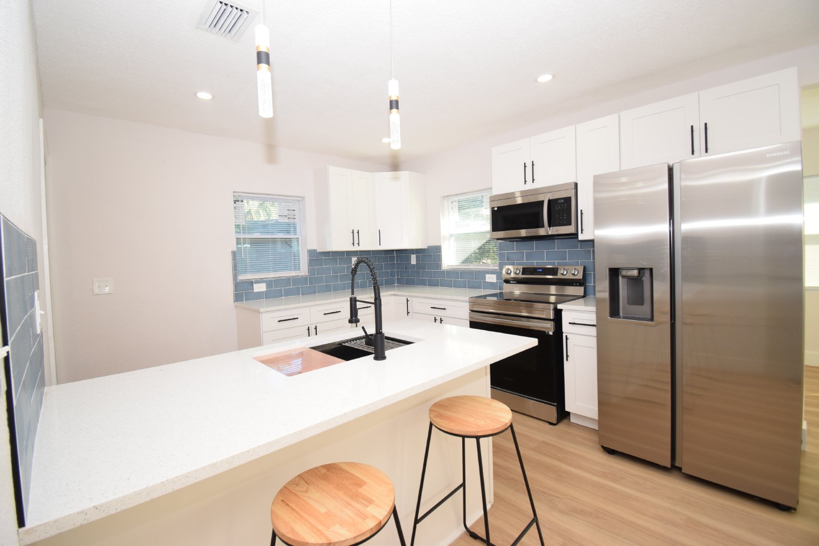 Renovated 3/2 Cozy home with Fenced Yard property image