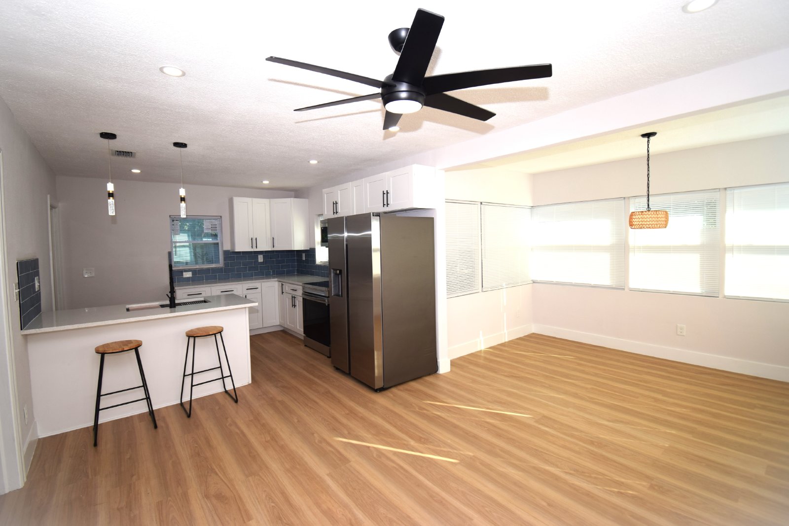 Renovated 3/2 Cozy home with Fenced Yard property image