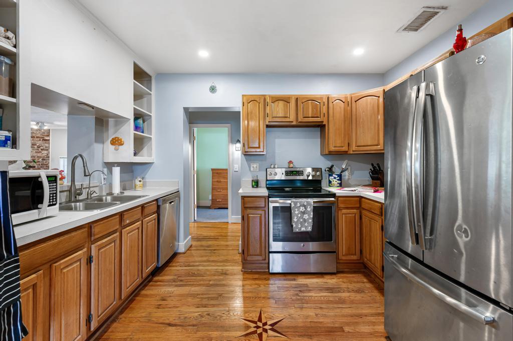 Spacious 3-Bedroom Home in a Prime Near Downtown Jacksonville Location! property image