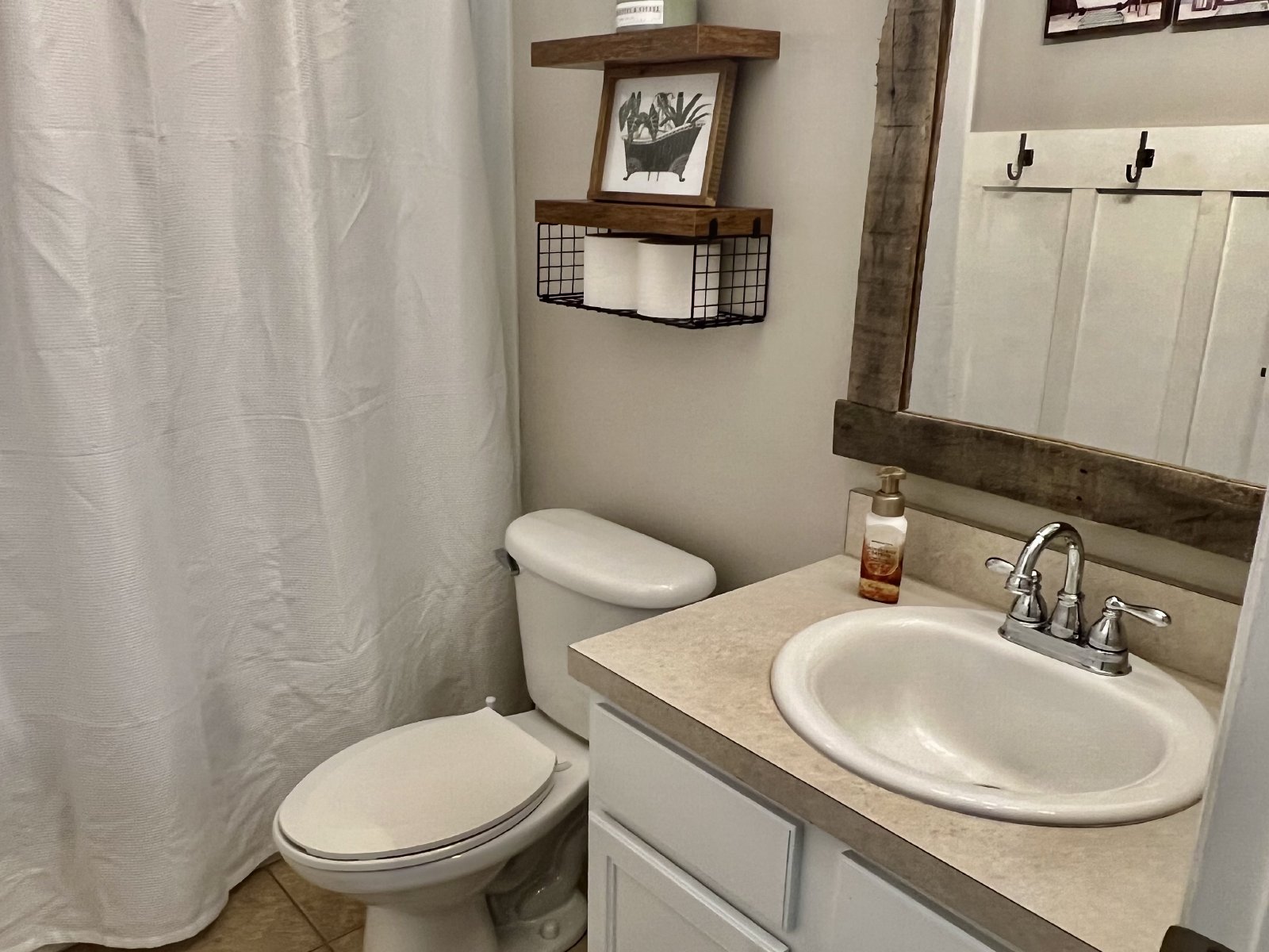 Spacious 3 Bedroom, 2 Bath Home on Corner Lot! property image