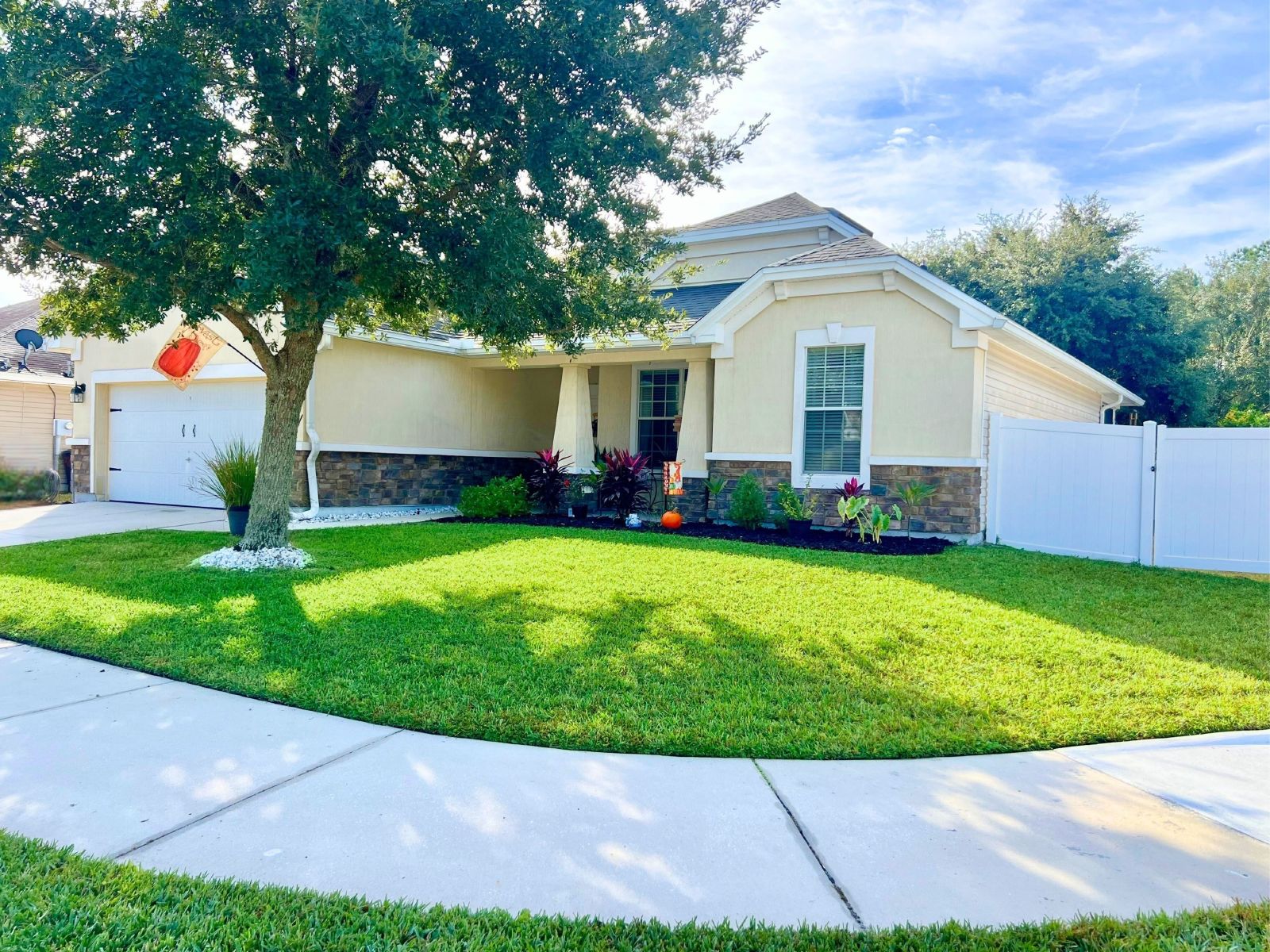 Spacious 3 Bedroom, 2 Bath Home on Corner Lot! property image