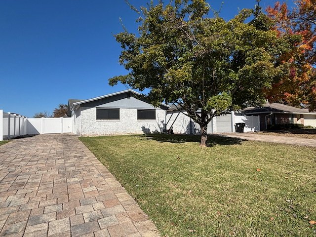 Unique 3-Bedroom Pool Home for Rent in Orange Park – RV Hookup & Exceptional Outdoor Living property image