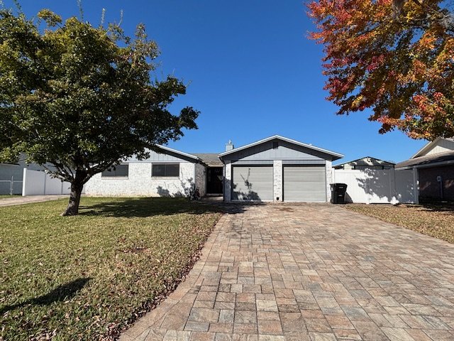 Unique 3-Bedroom Pool Home for Rent in Orange Park – RV Hookup & Exceptional Outdoor Living property image