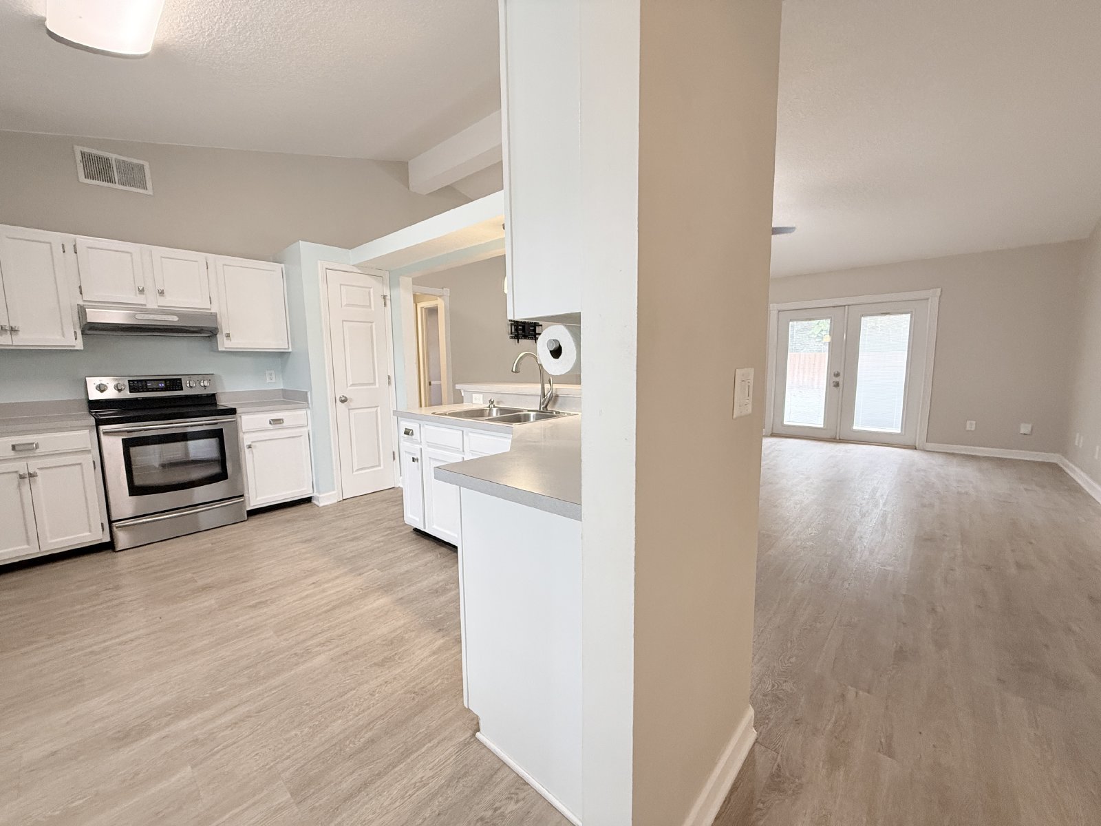 Single Family Home in the Heart of Mandarin! property image