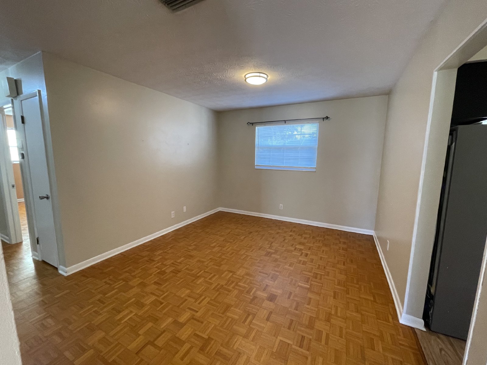 Charming 3-Bedroom Home for Rent in Orange Park with Fireplace & Solar Panels property image