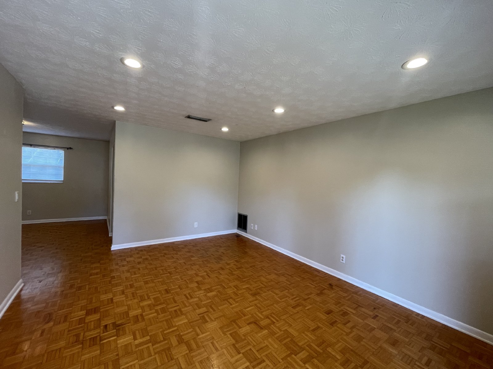 Charming 3-Bedroom Home for Rent in Orange Park with Fireplace & Solar Panels property image