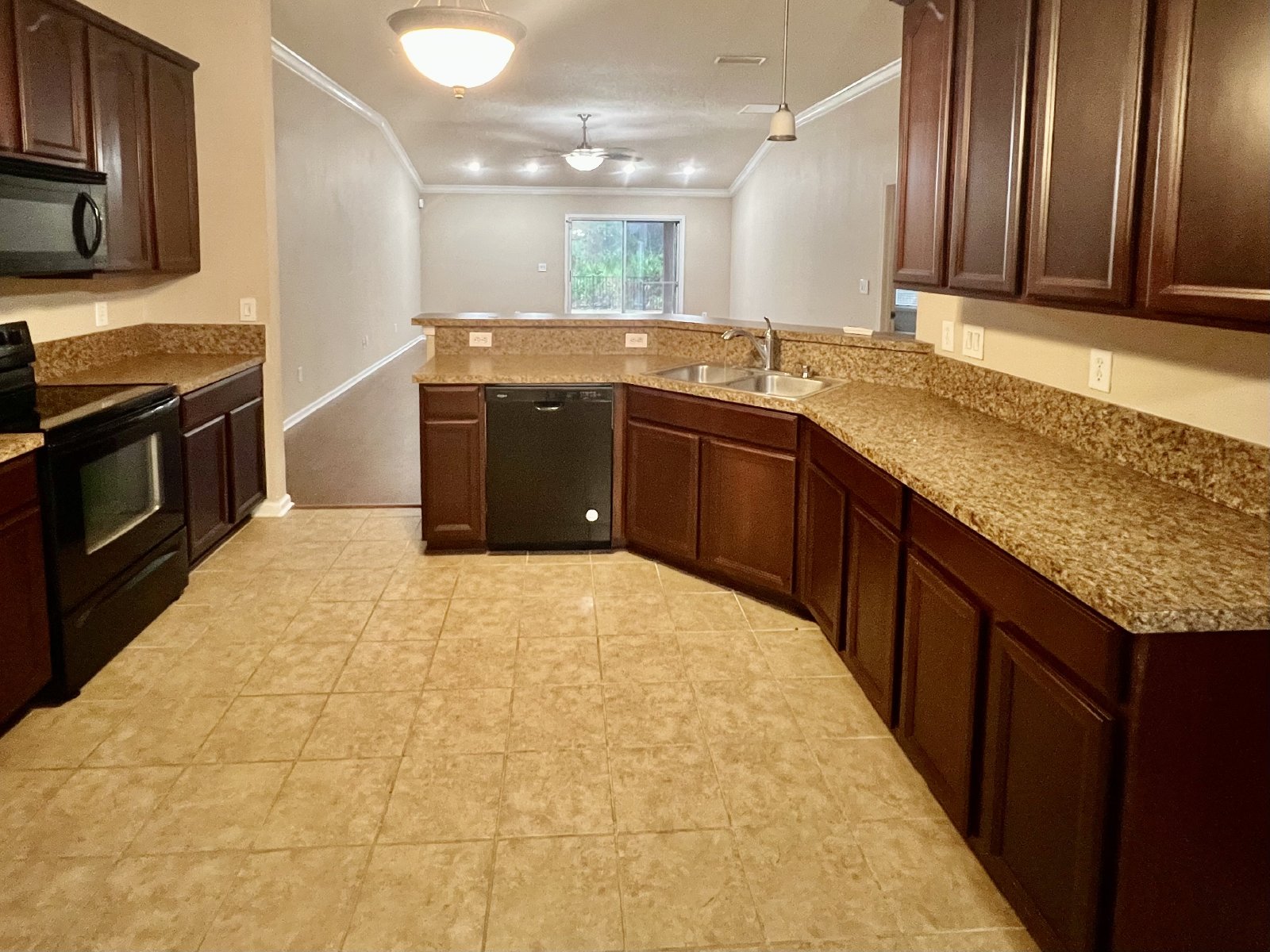 Large 4-bedroom home in great community property image