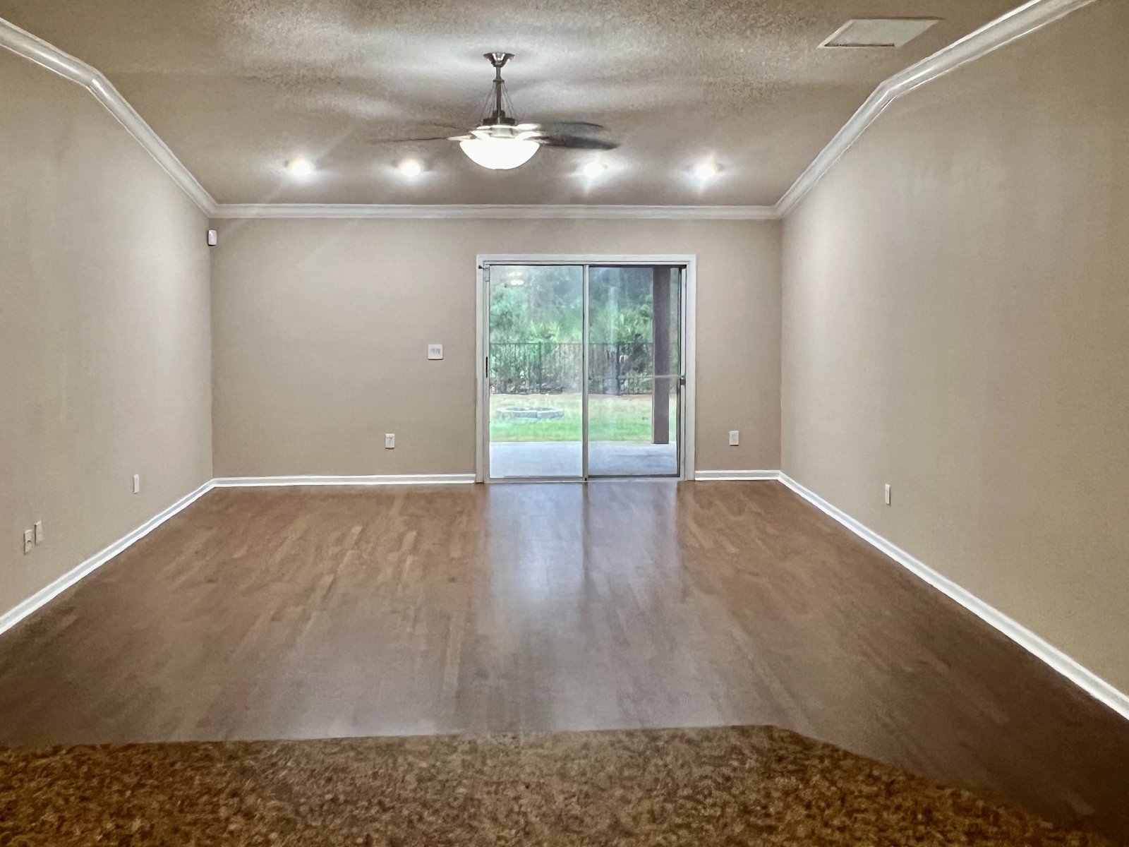 Large 4-bedroom home in great community property image