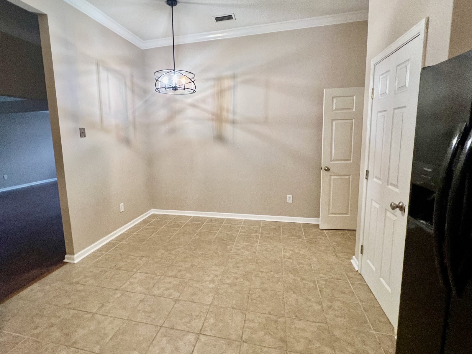 Large 4-bedroom home in great community property image