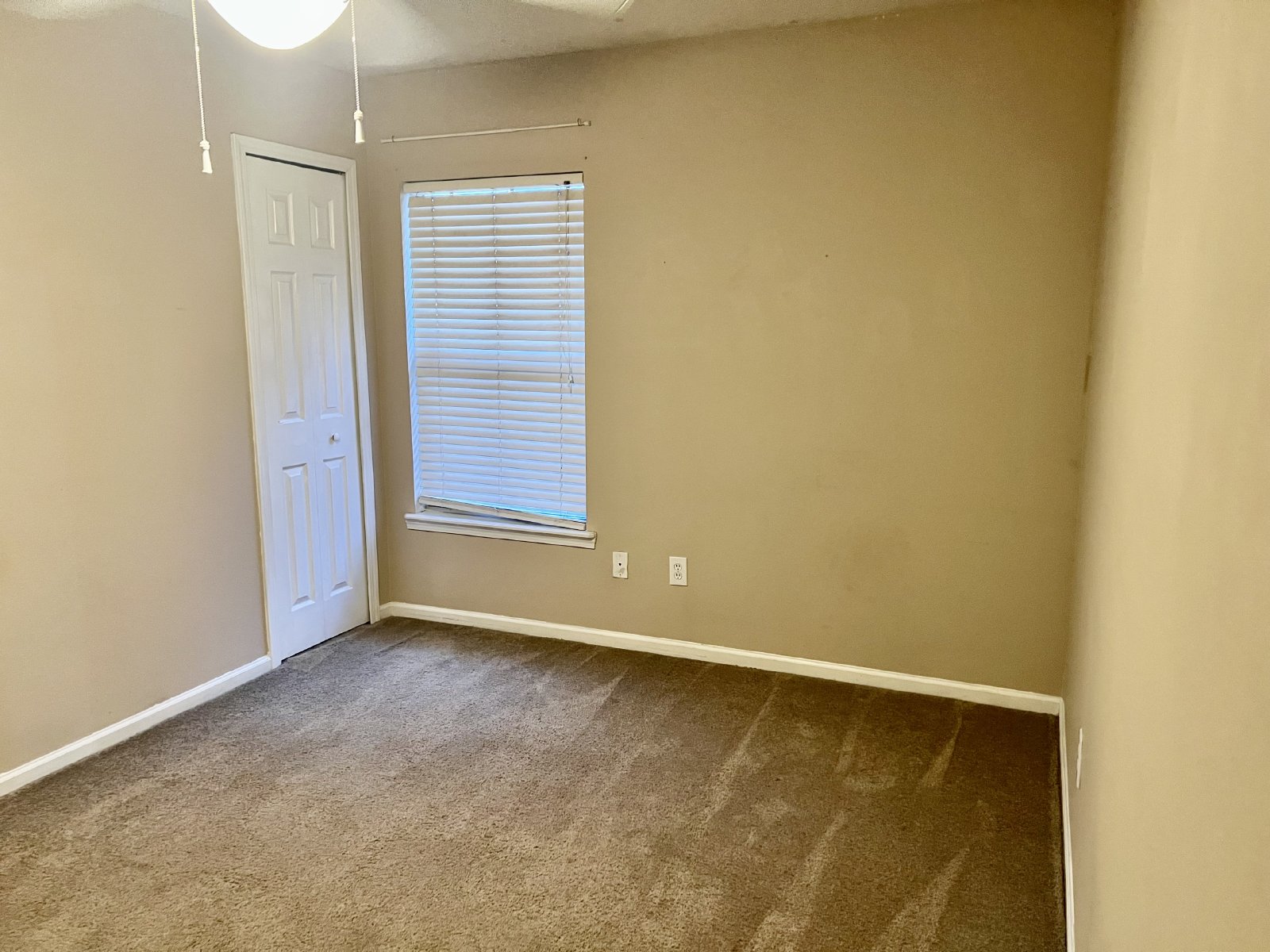 Large 4-bedroom home in great community property image