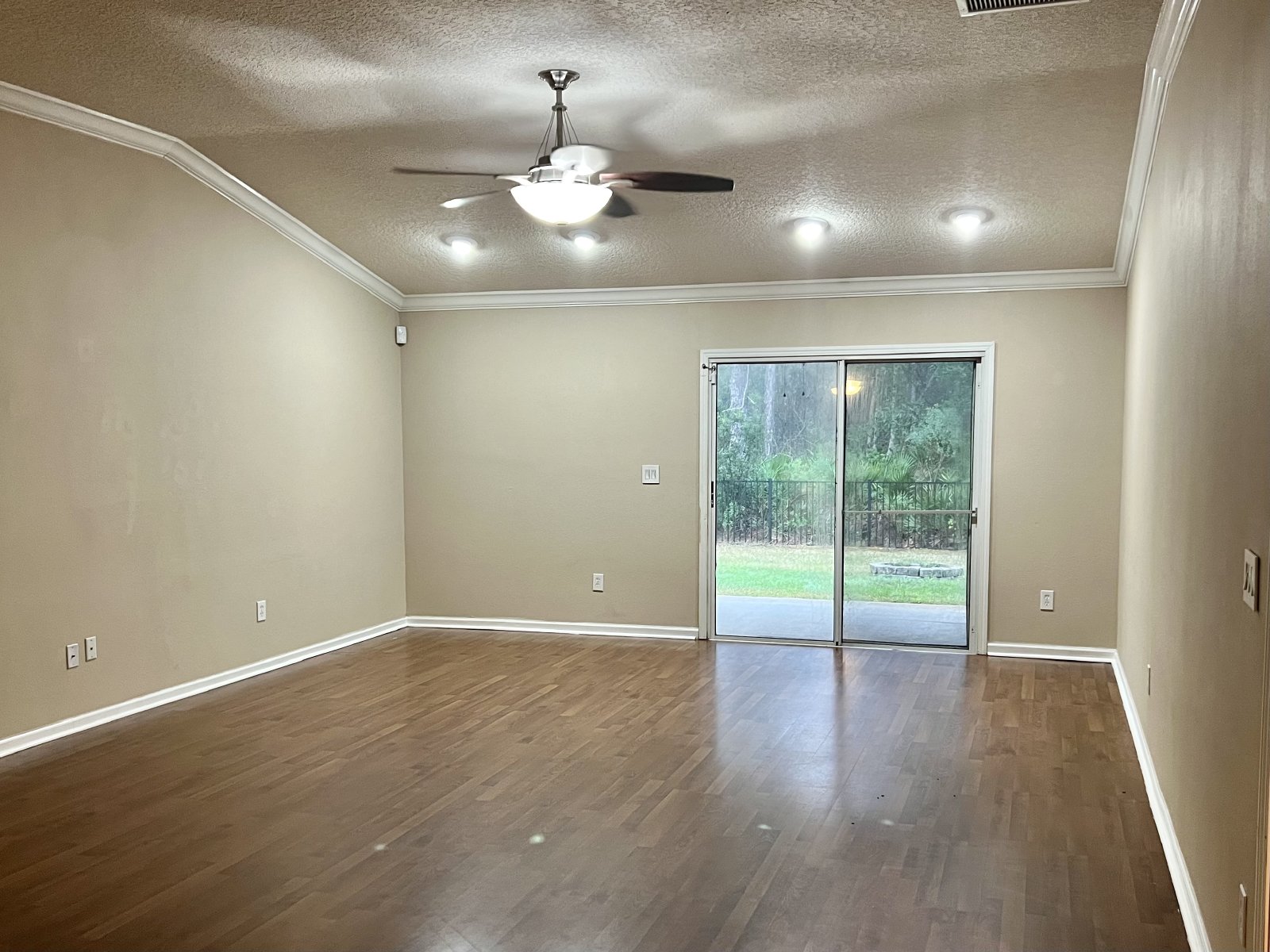 Large 4-bedroom home in great community property image