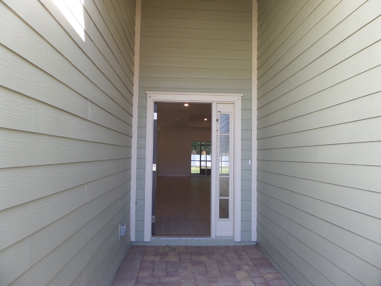 Beautiful 4 Bedroom 2 bath 3 Car garage Home property image