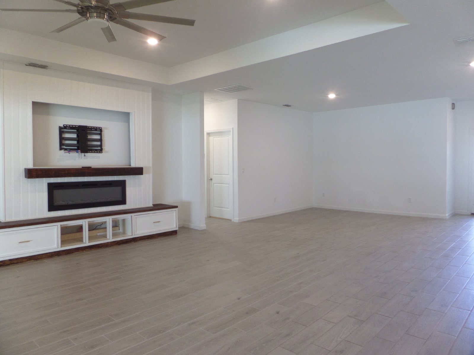 Beautiful 4 Bedroom 2 bath 3 Car garage Home property image